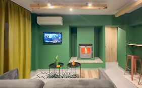 Theoni Luxury Apartment